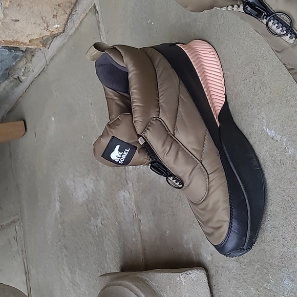 Sorel out n about puffy boots - Picture 9 of 14